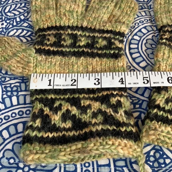 Hand Knit Gloves - Picture 3 of 6